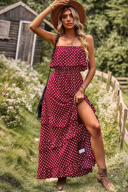 Robe longue fendue sans bretelles à pois et à volants