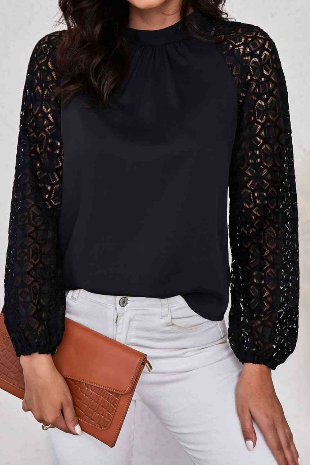 Blouse en dentelle à manches raglan et détails froncés