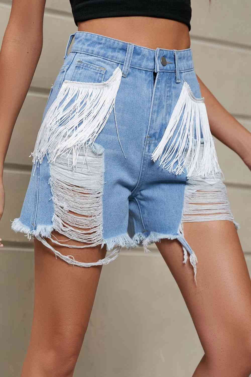 Short en jean vieilli à franges avec poches