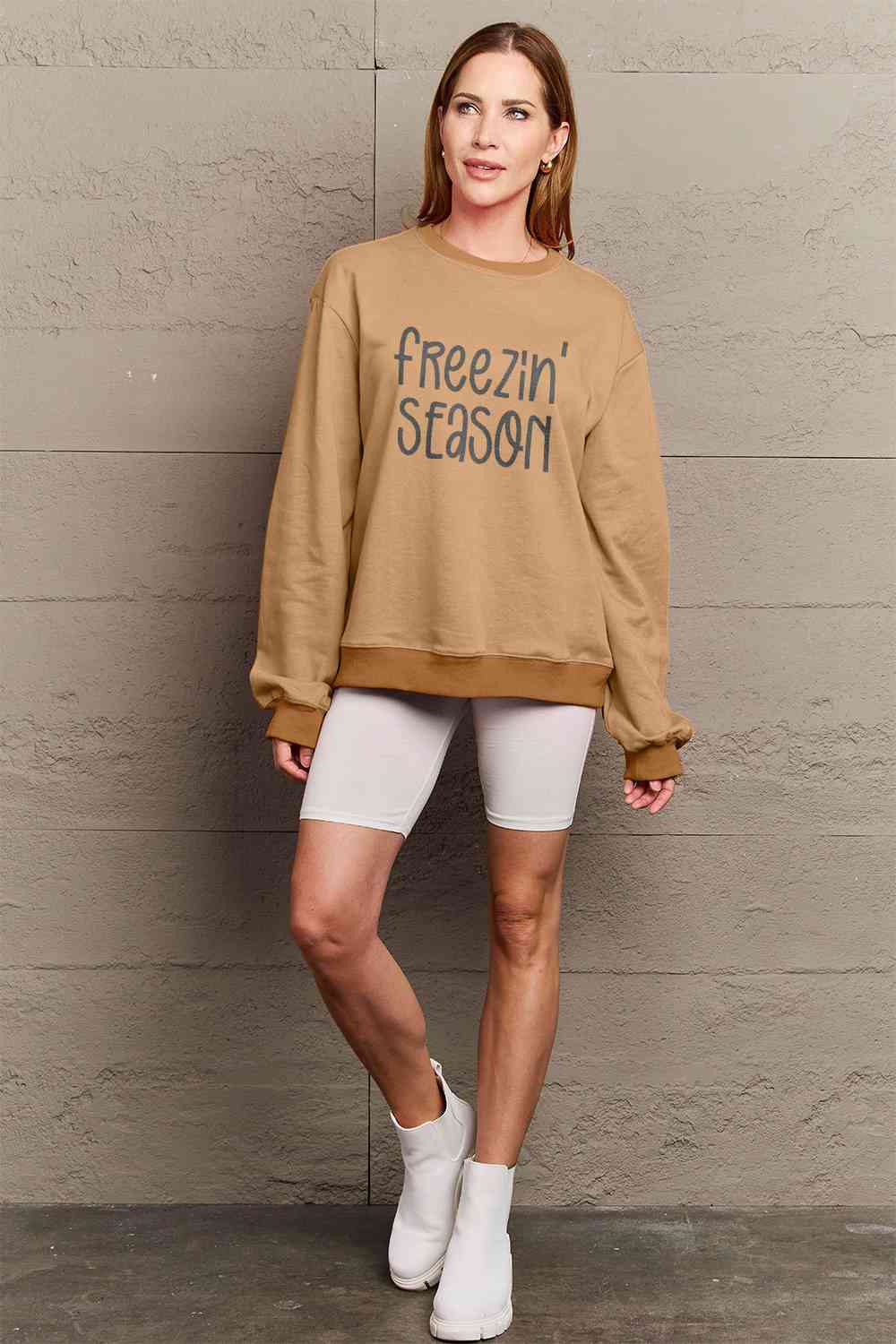 Simply Love Sweat-shirt graphique FREEZIN' SEASON pleine taille