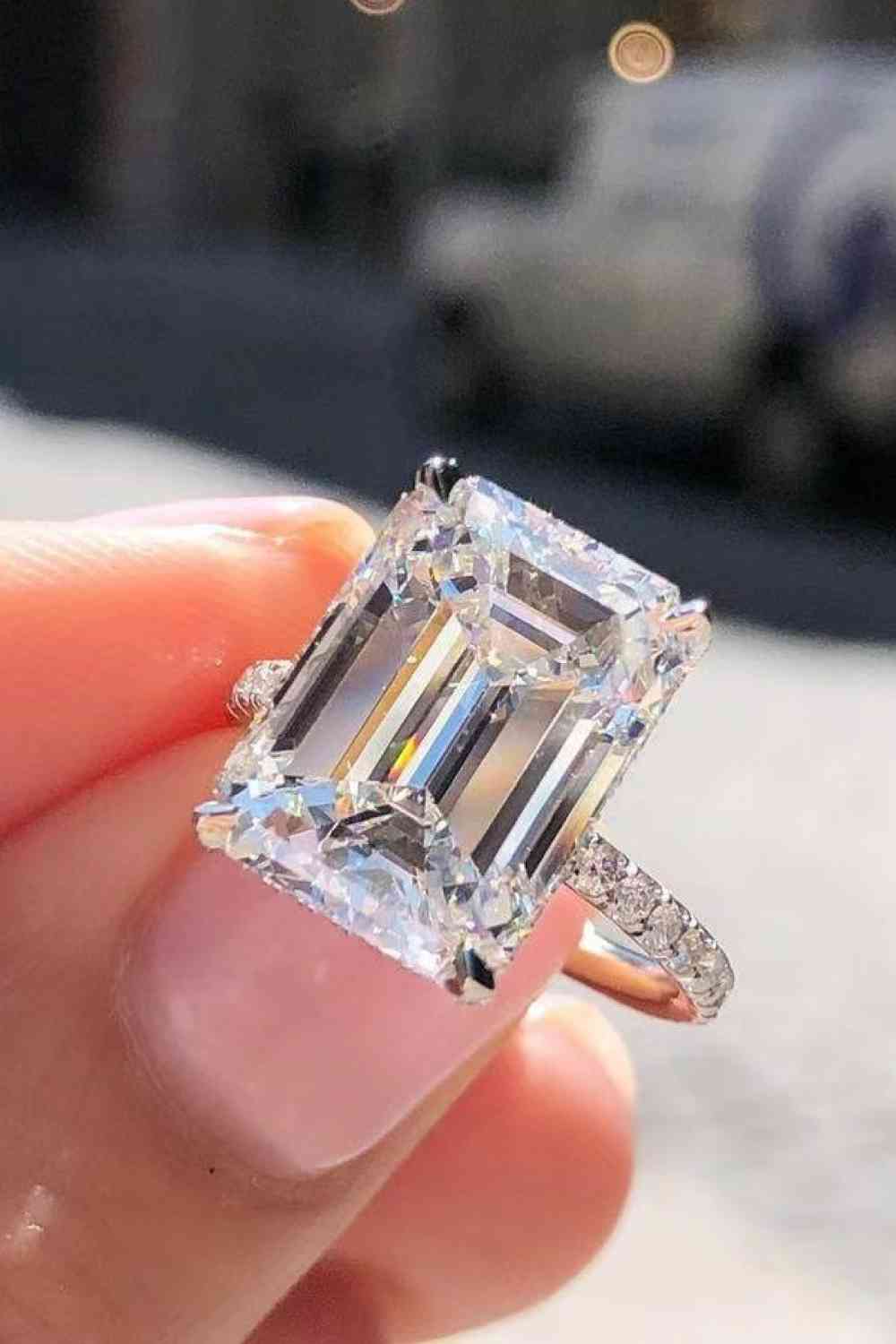 Bague en pierre latérale moissanite de 5 carats