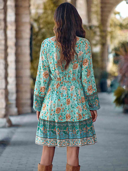 Vestido bohemio de manga larga con cuello en V