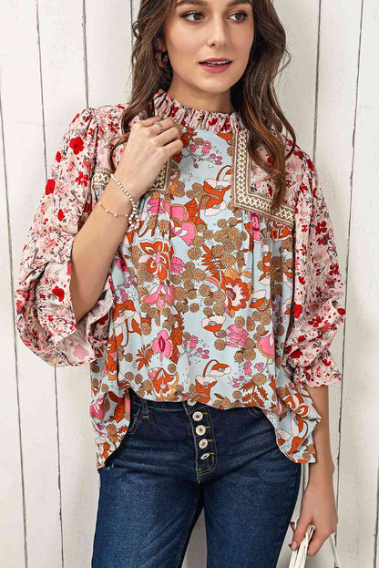 Blusa con cuello simulado y manga con volante y estampado floral