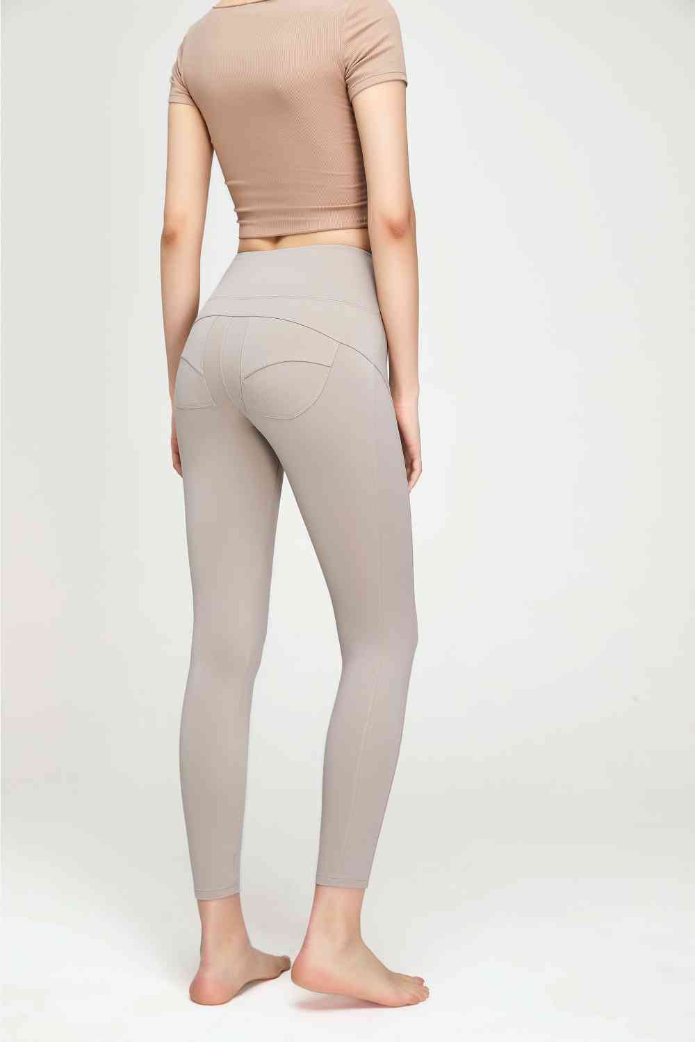 Leggings de sport à large ceinture et détails de couture