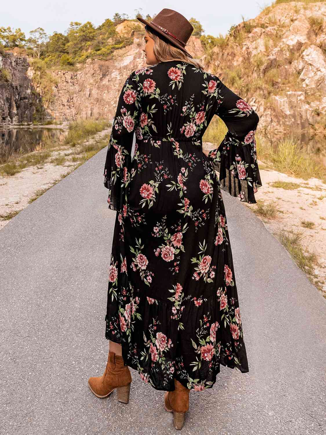 Vestido de manga acampanada floral de talla grande