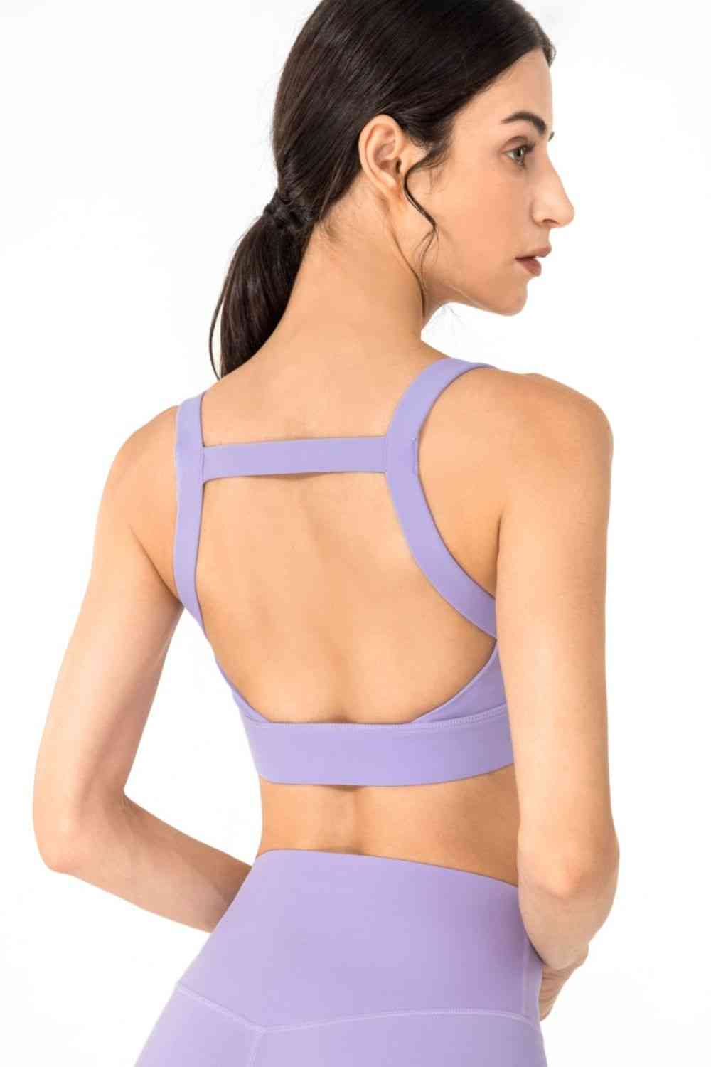 Soutien-gorge de sport à détails plissés et dos ouvert