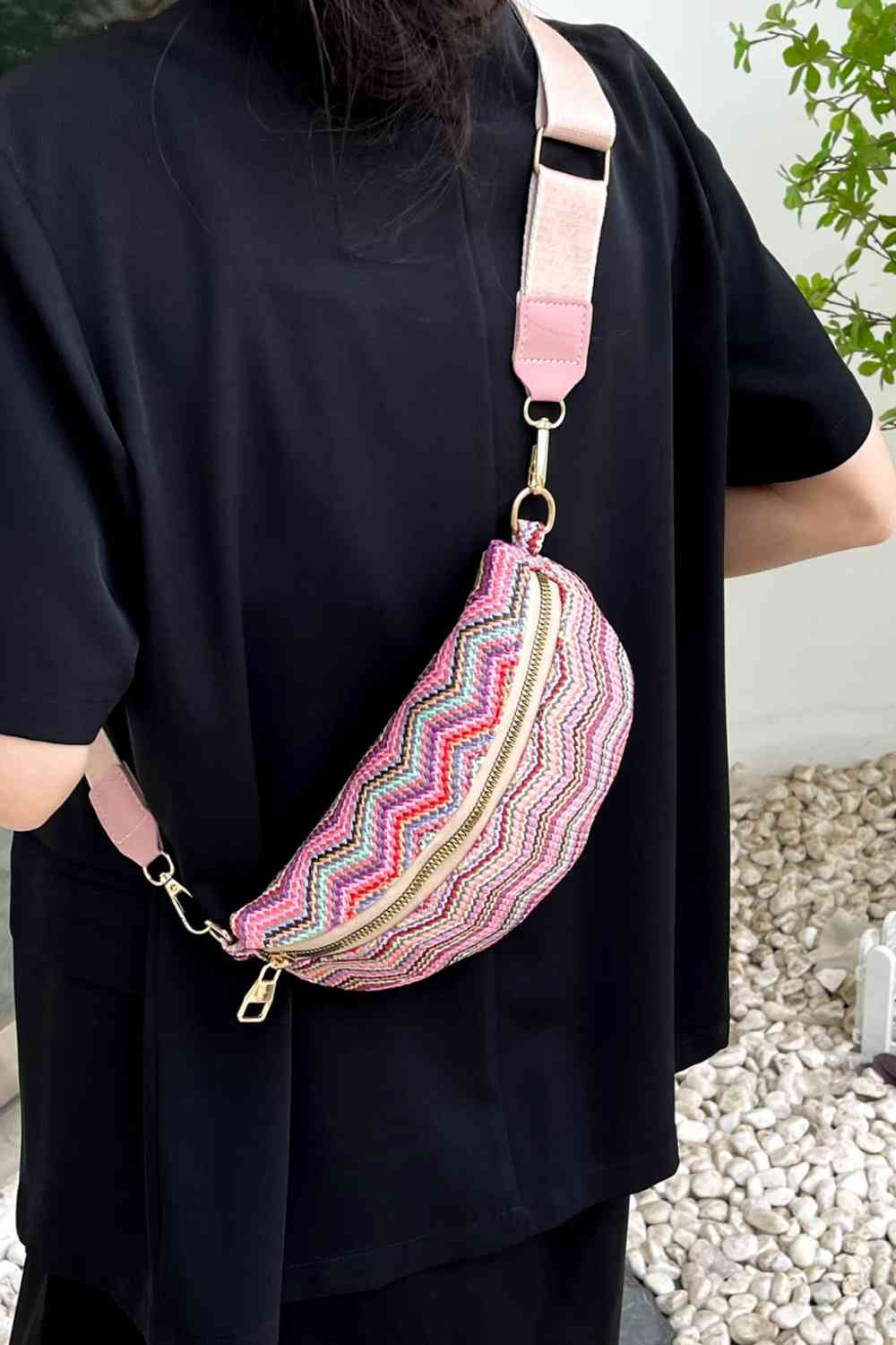 Sac à bandoulière en paille à chevrons adoré