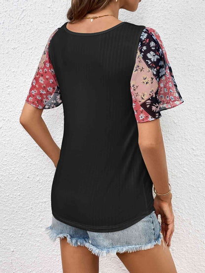 Camiseta estampada con cuello redondo y manga abullonada