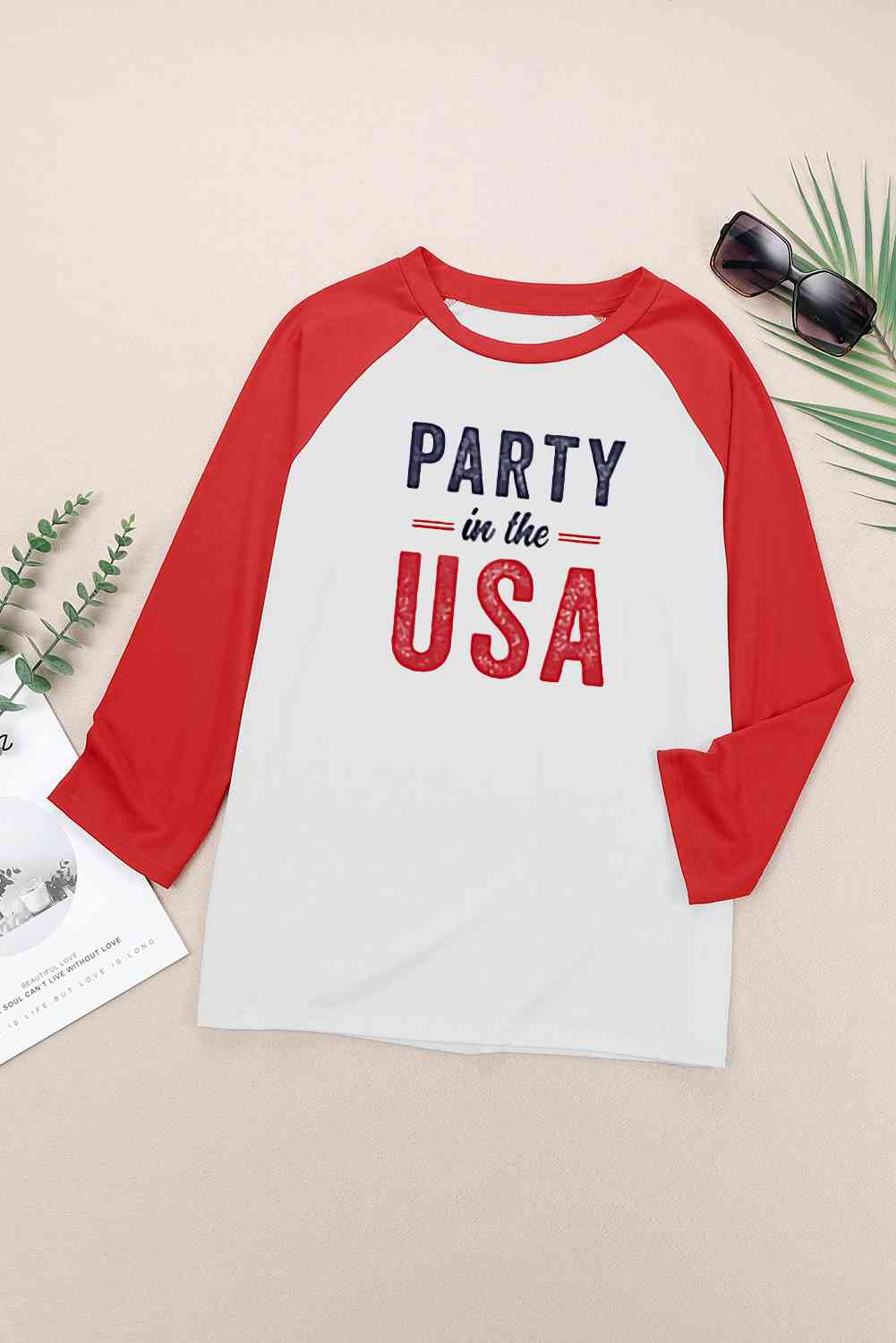 T-shirt graphique Simply Love PARTY IN THE USA à manches raglan