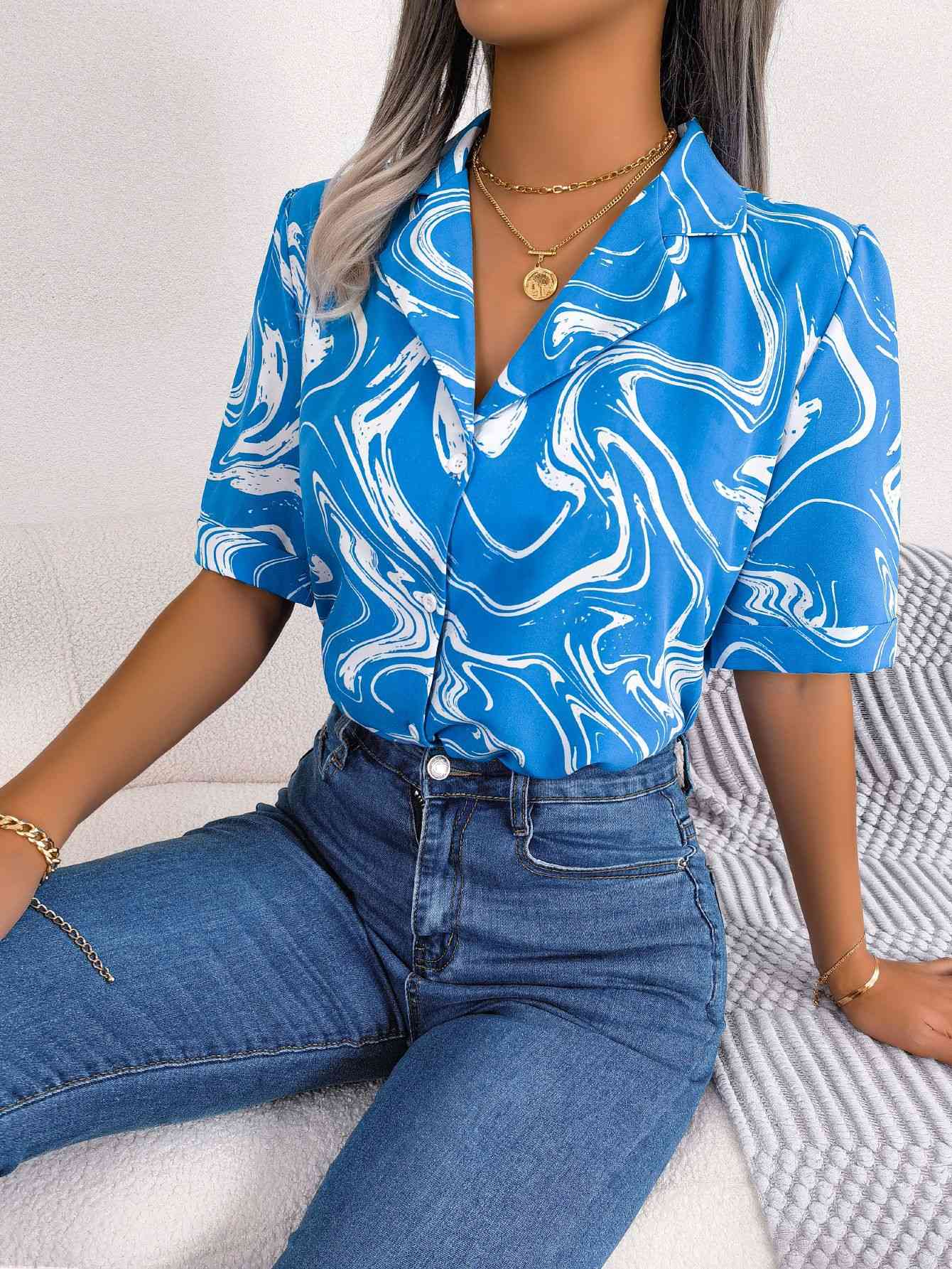 Camisa estampada con cuello de solapa