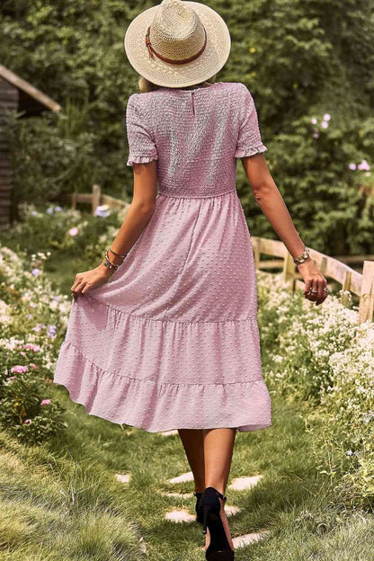 Robe midi smockée à manches courtes et col rond Swiss Dot