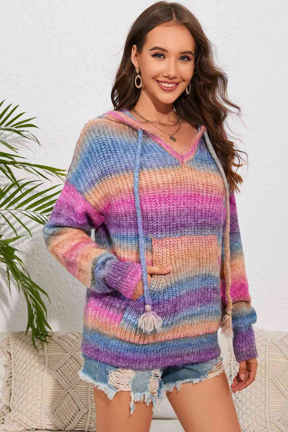 Pull à capuche multicolore à épaules tombantes