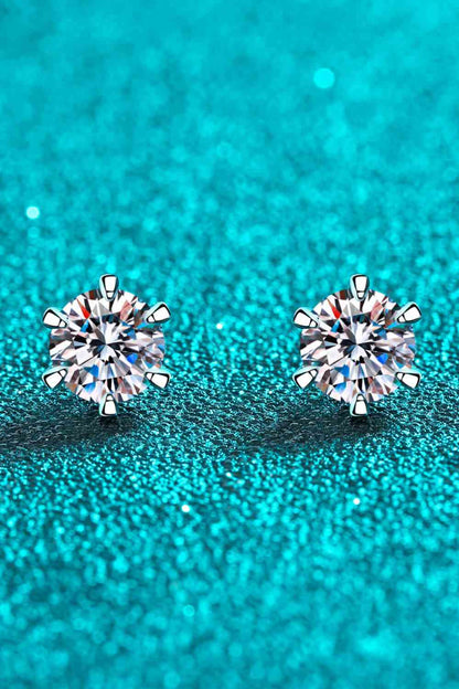 Boucles d'oreilles à tige en moissanite incrustées