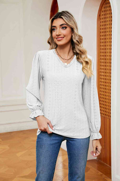 Blusa con cuello en V y mangas con volantes