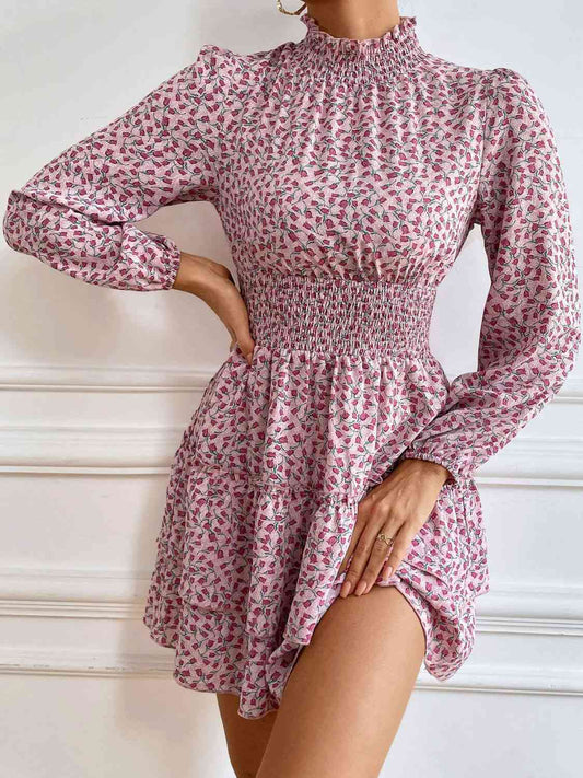 Robe superposée à taille smockée et col à volants fleuri