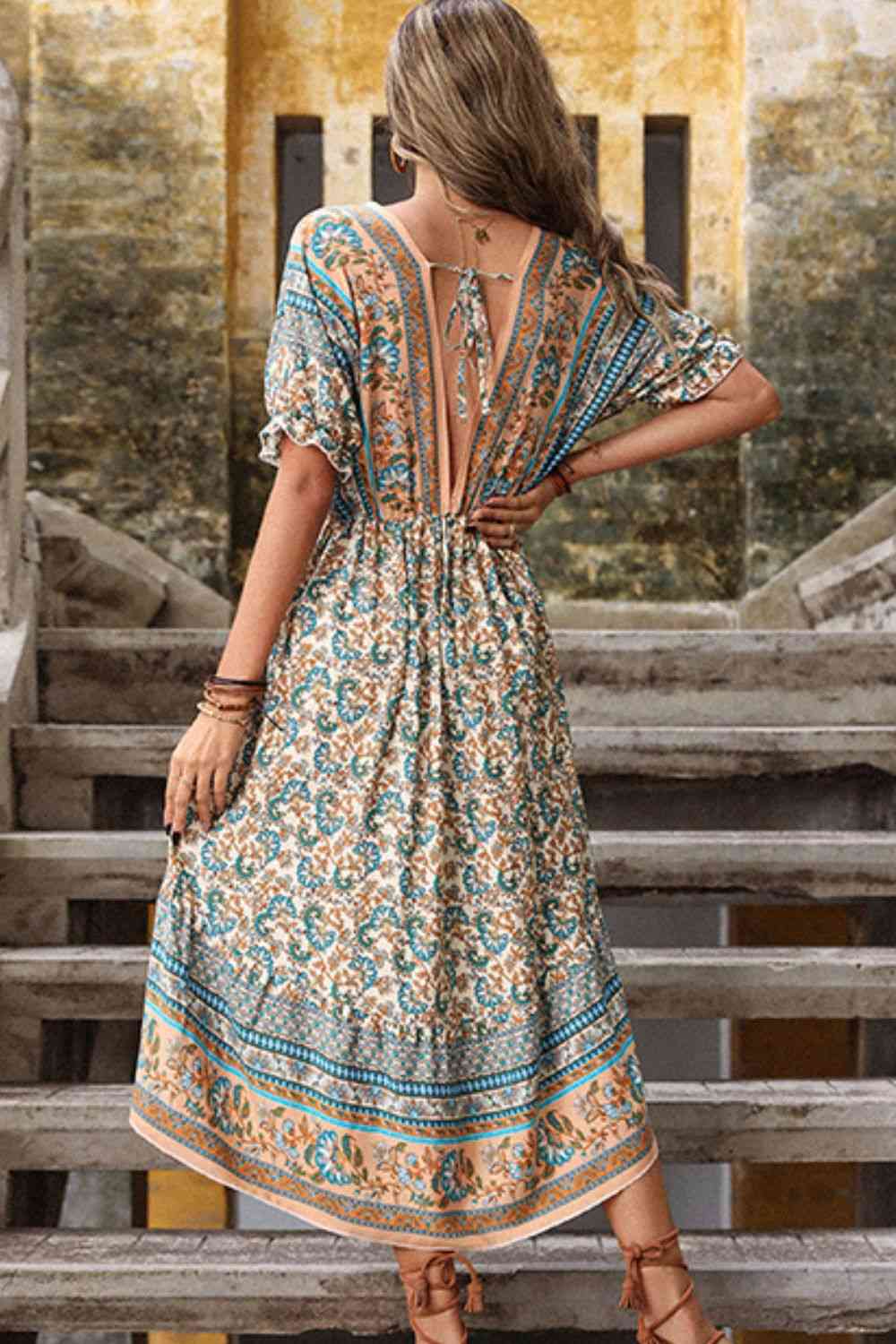 Vestido bohemio alto-bajo con espalda abierta