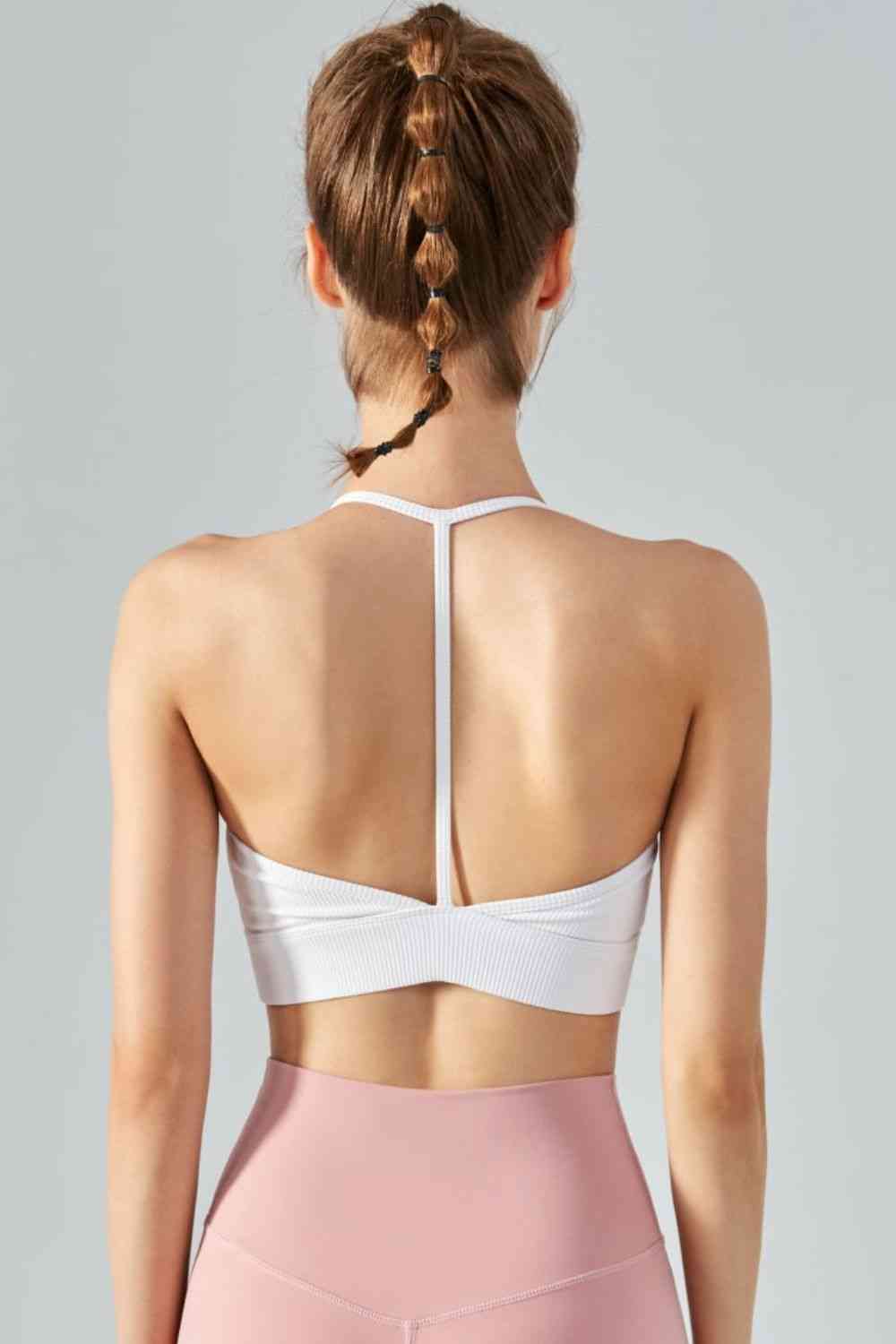 Camisole de sport courte côtelée à col licou et dos ouvert