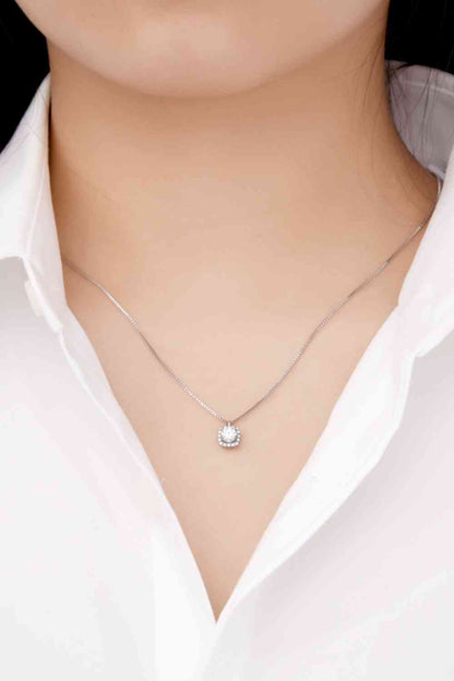 Collier plaqué platine avec pendentif moissanite