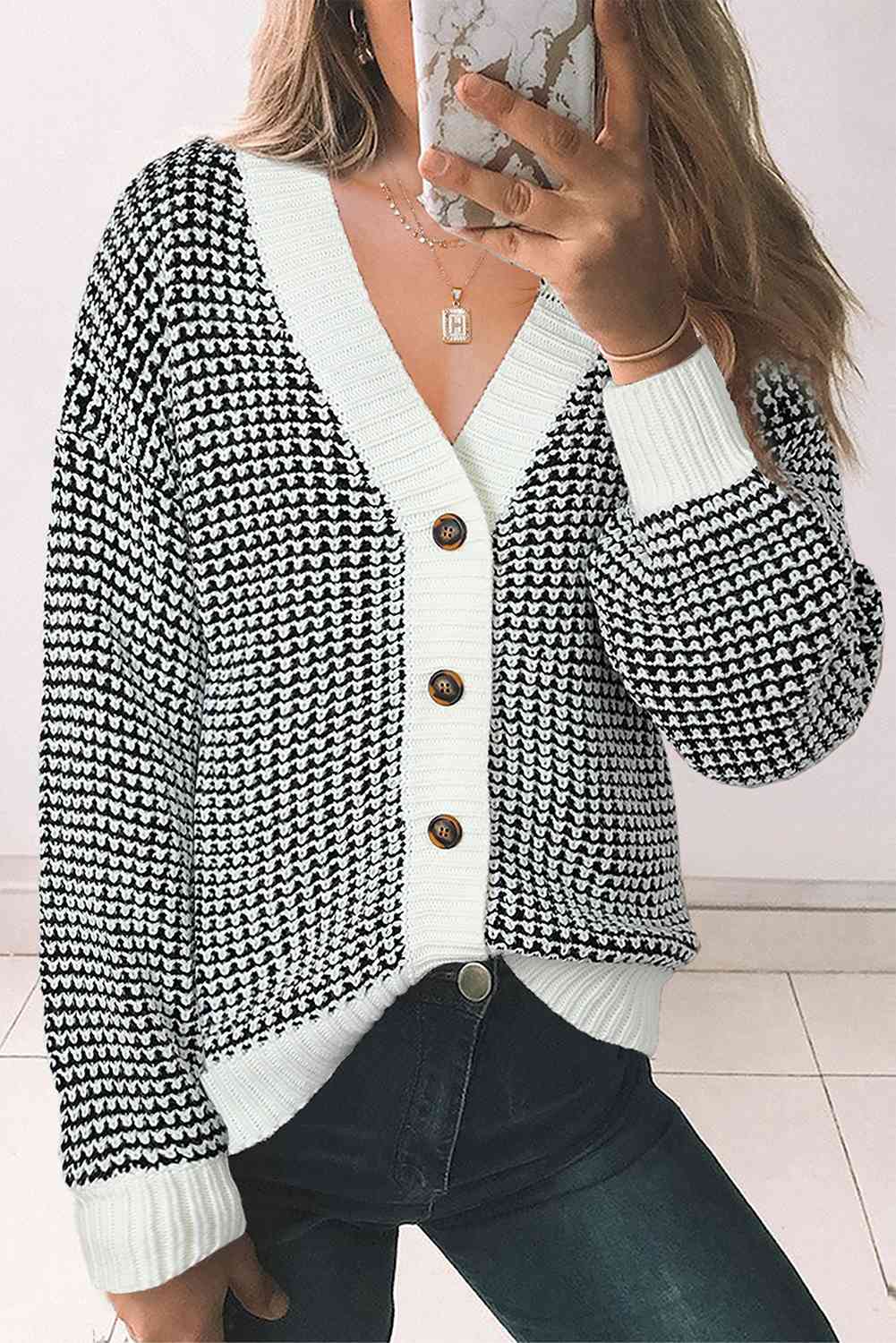 Cardigan boutonné à épaules tombantes en tricot gaufré tissé à droite