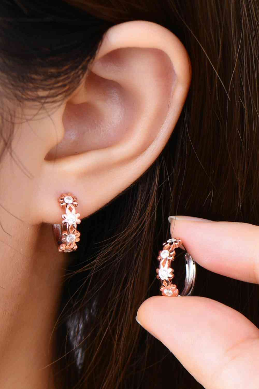 Boucles d'oreilles Huggie en argent sterling 925 Moissanite