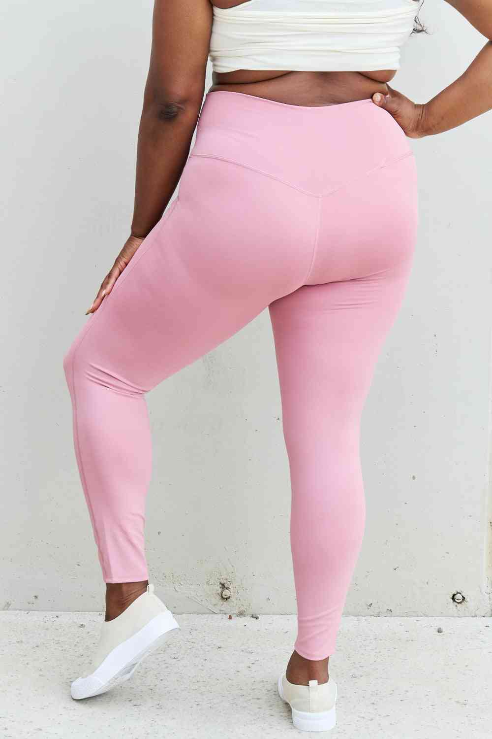 Leggings activos de cintura alta de tamaño completo Zenana Fit For You en rosa claro