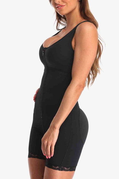 Shapewear zippé pleine taille avec détails en dentelle