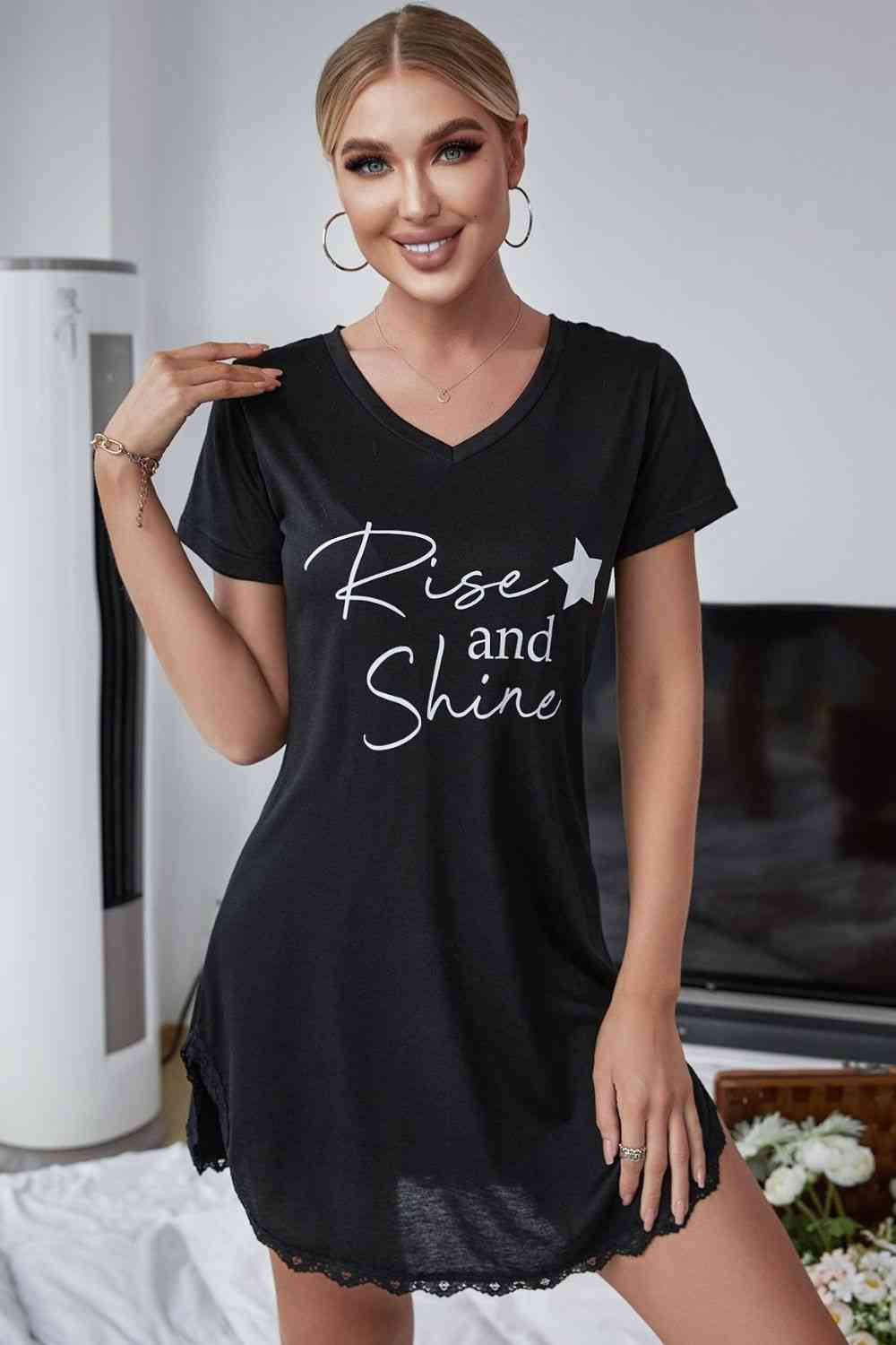 RISE AND SHINE Robe t-shirt à col en V en dentelle contrastée