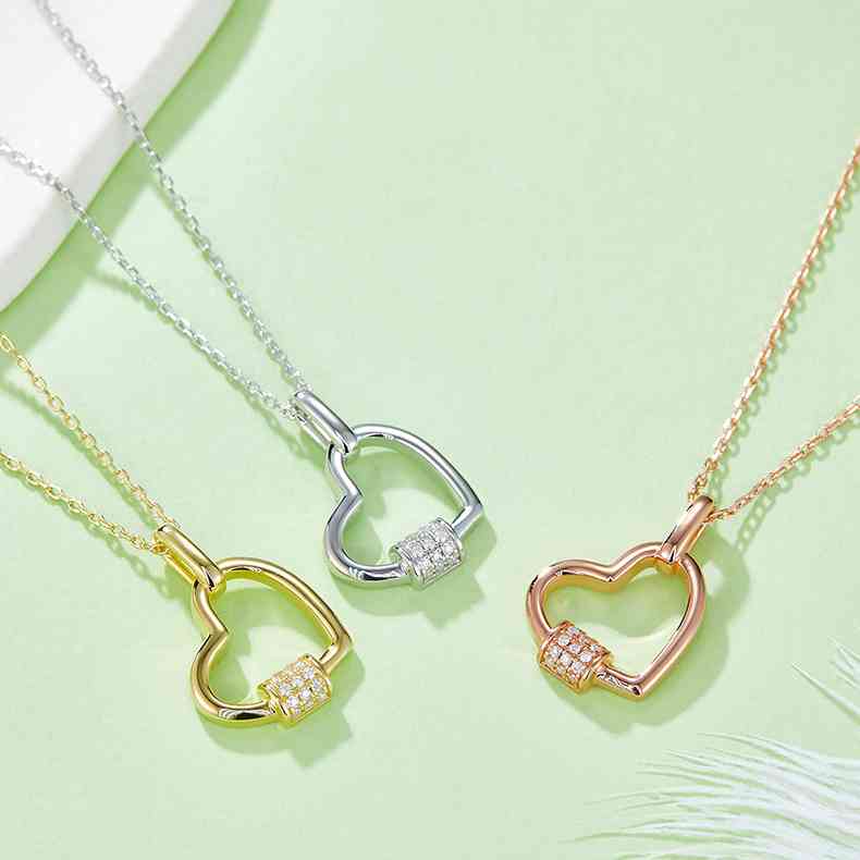 Collar con forma de corazón de plata de ley 925 con moissanita