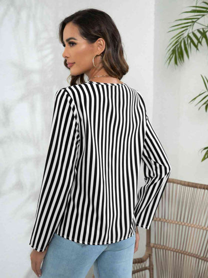 Blouse crantée à manches longues rayée