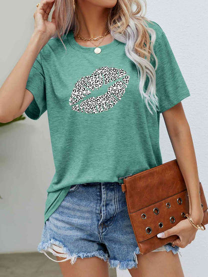 Camiseta con cuello redondo y estampado de labios de leopardo