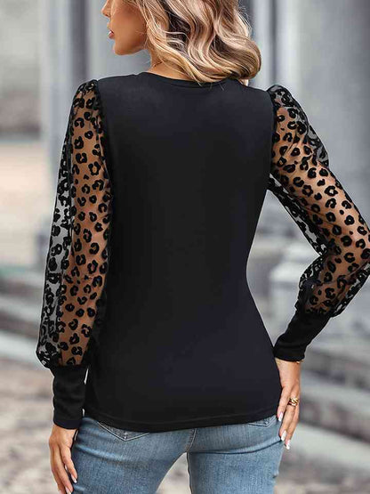 Top de cuello redondo de leopardo