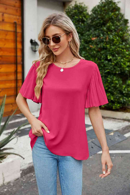 Blusa plisada con cuello redondo y mangas acampanadas