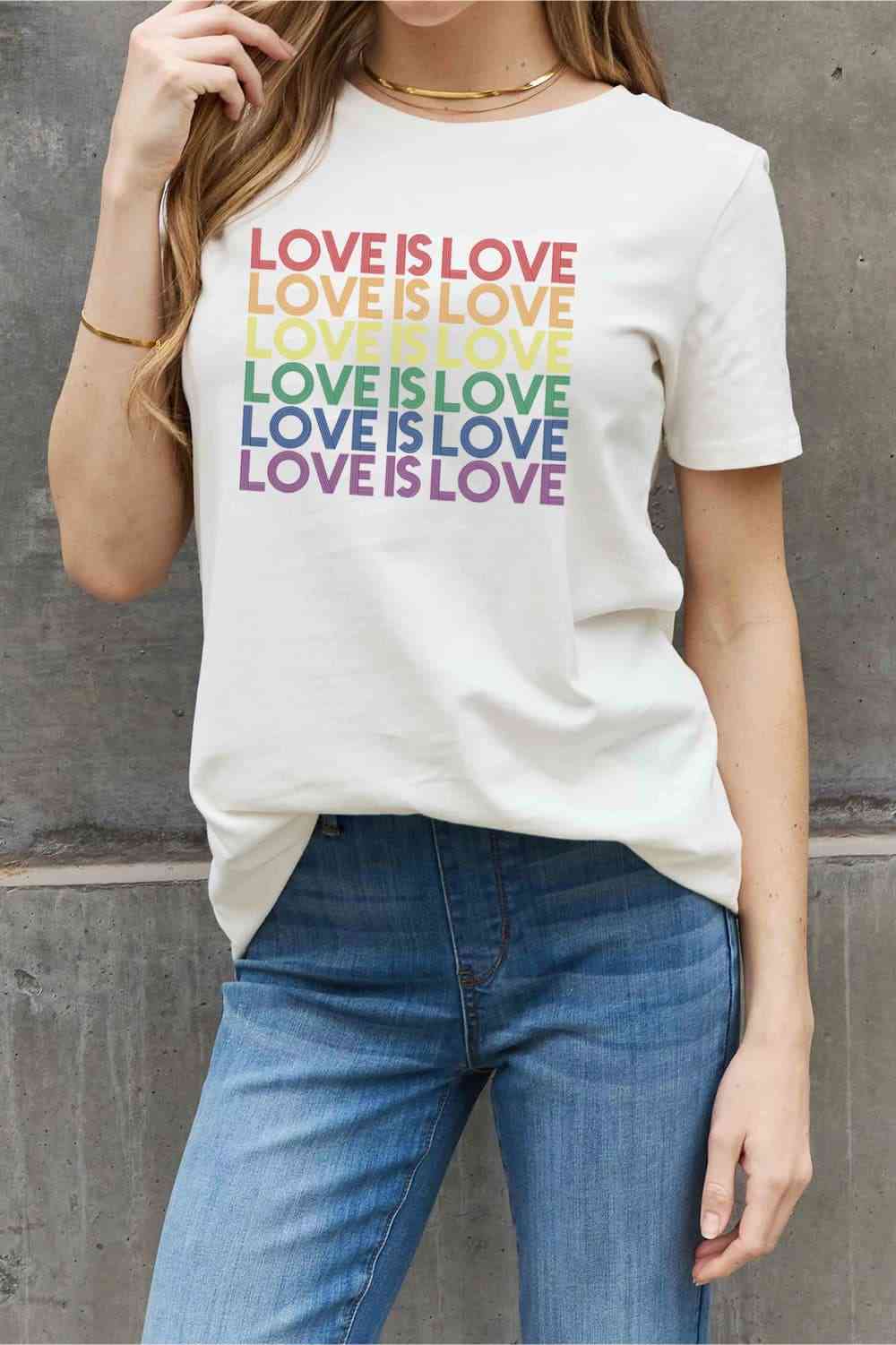 Camiseta de algodón con gráfico LOVE IS LOVE de tamaño completo de Simply Love