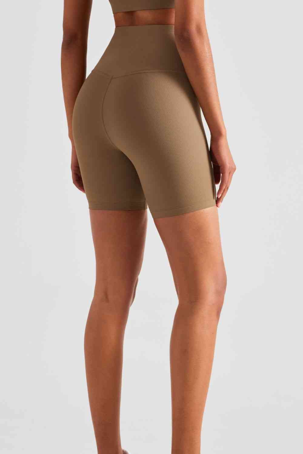 Shorts deportivos con cintura ancha