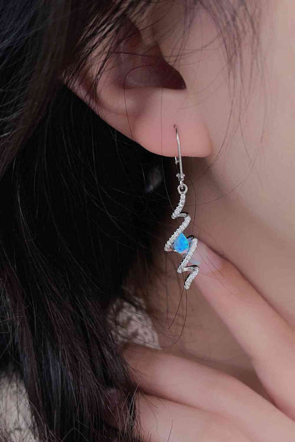 Boucles d'oreilles pendantes en opale torsadée