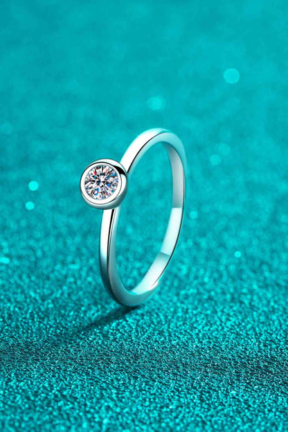 Bague solitaire plaquée rhodium moissanite