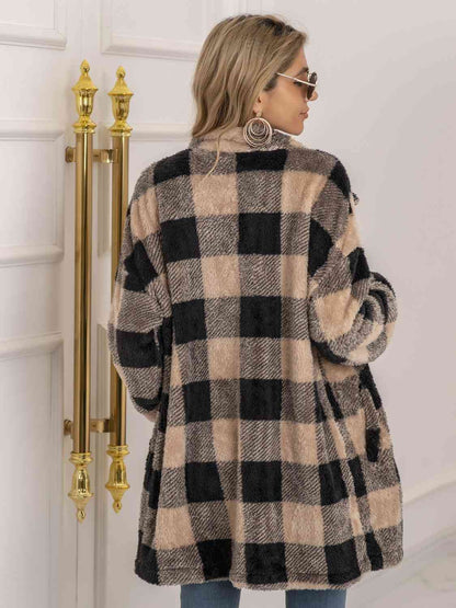 Manteau long à col et carreaux