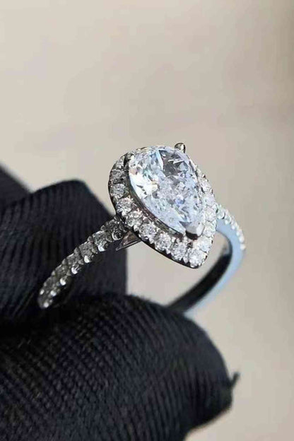 Bague en grappe de larme de moissanite de 2 carats