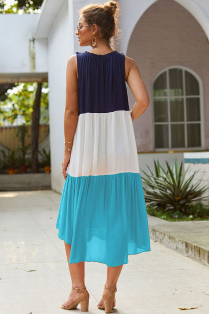 Vestido color block sin mangas con cuello alto