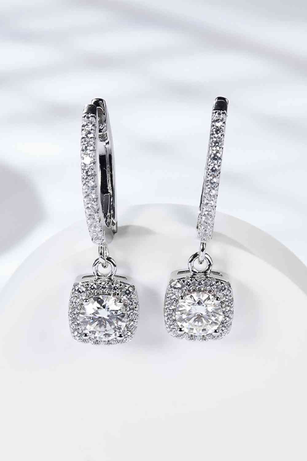 Boucles d'oreilles pendantes Huggie Moissanite adorées