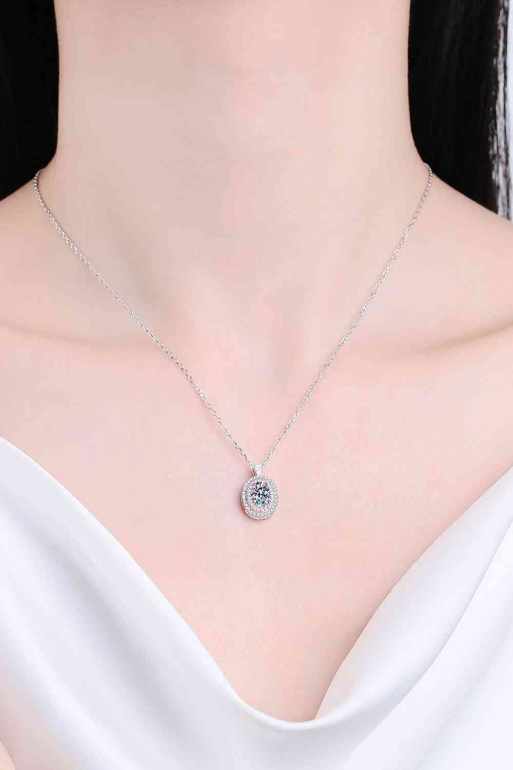 Adored Collier avec pendentif en moissanite 1 carat en argent sterling 925 rhodié