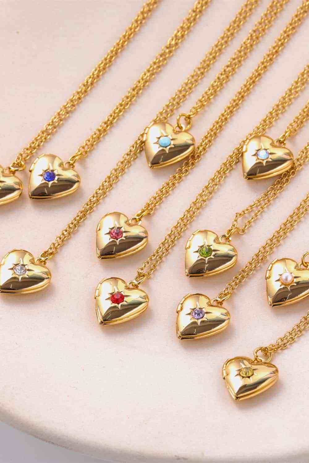 Collar con colgante chapado en oro de 14 quilates con forma de corazón y circón