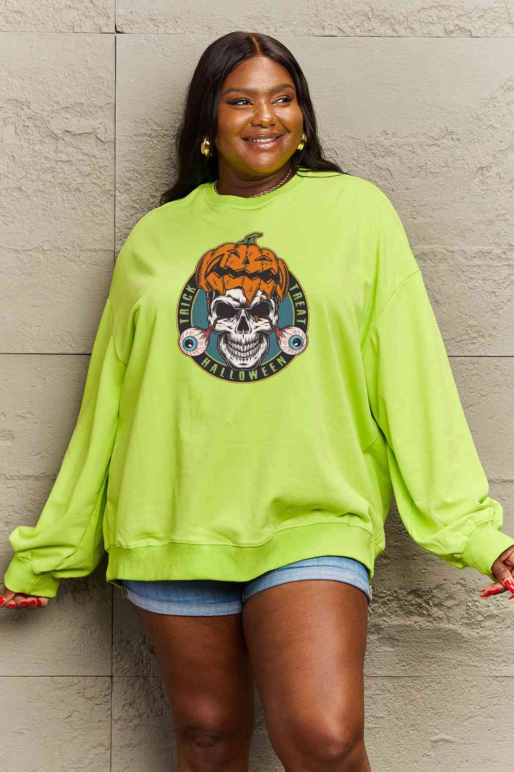 Sudadera con estampado de calavera de tamaño completo de Simply Love