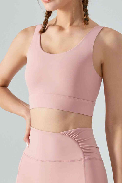 Soutien-gorge de sport à fausses couches torsadées et découpées dans le dos