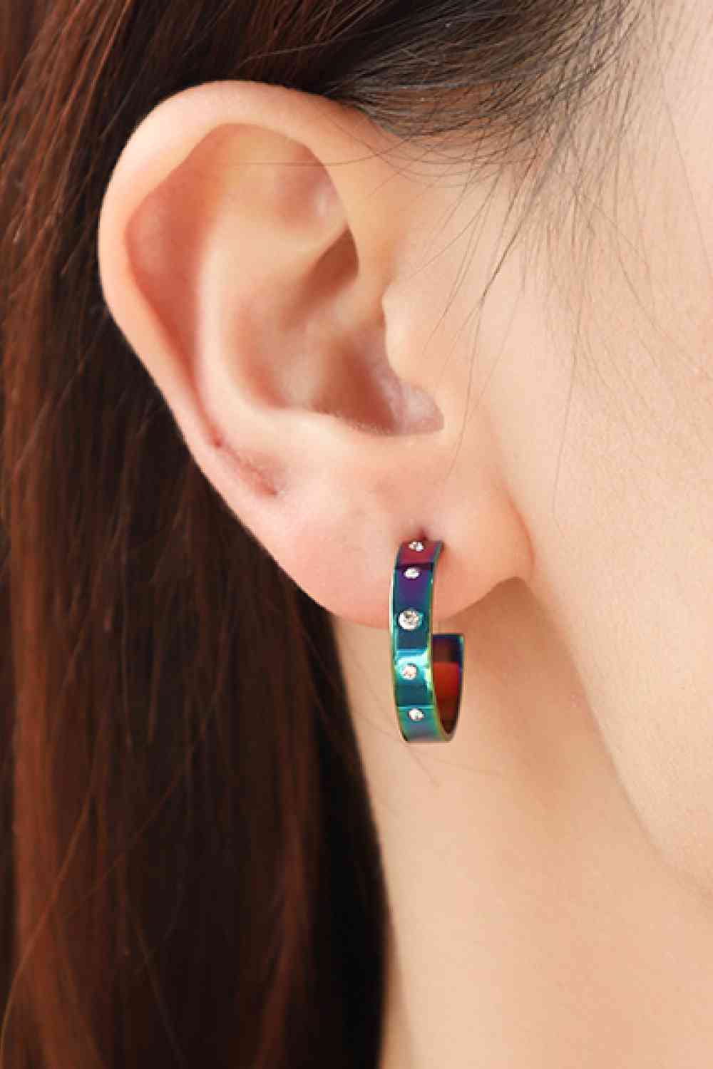 Pendientes de aro en forma de C multicolores