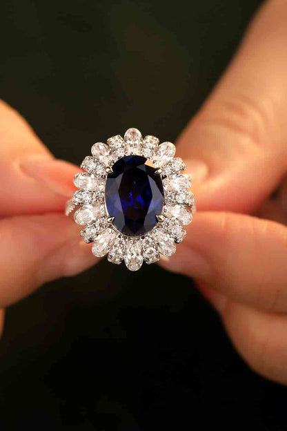 Anillo con forma de flor de zafiro cultivado en laboratorio de 5 quilates