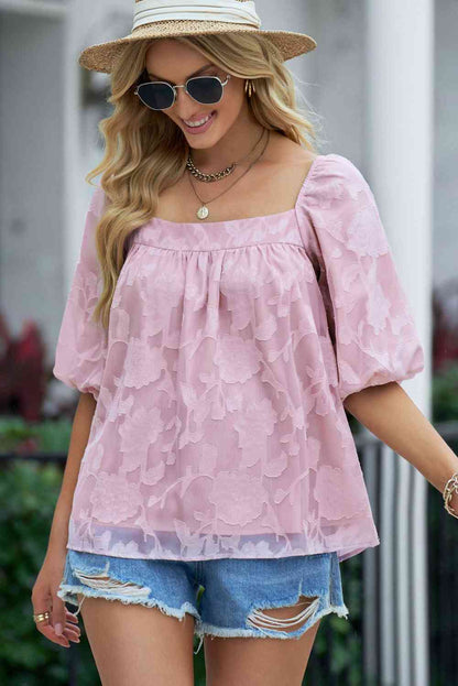 Blouse à col carré et manches bouffantes appliquées