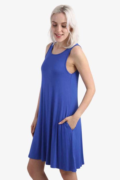 Robe sans manches à découpes et encolure dégagée avec poches