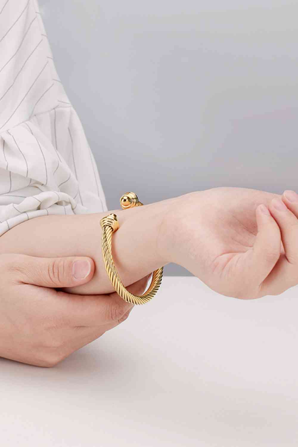 Bracelet ouvert torsadé en acier inoxydable