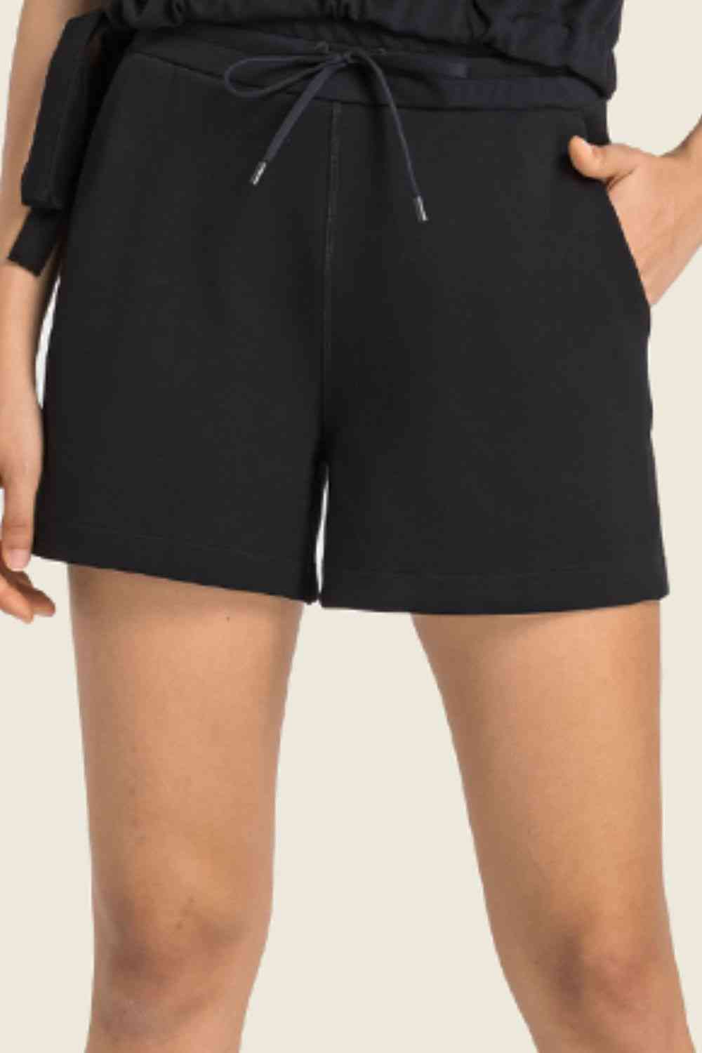 Short de sport à taille élastique avec cordon de serrage et poches